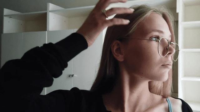 Cô nữ sinh kính cận quyến rũ - qudphluo.sbs