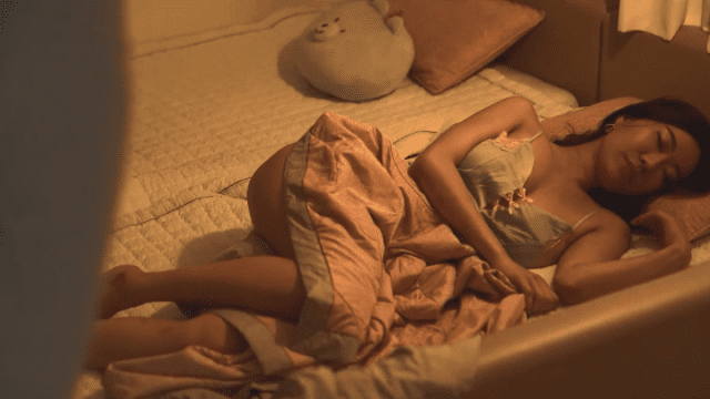 Em mình dây hoodie trắng - qudphluo.sbs