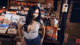 Tiệm tạp hóa dâm dục