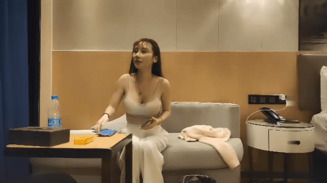 Em gái gọi xinh đẹp, dáng chuẩn - qudphluo.sbs