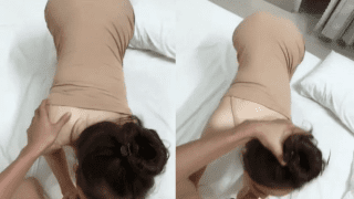 Dúi đầu em vào cu bắt bú