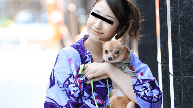 082423_01 - Người đẹp mặc yukata dắt chó đi dạo - qudphluo.sbs