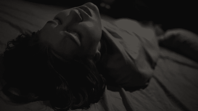 Sung sướng dưới tấm chăn - qudphluo.sbs