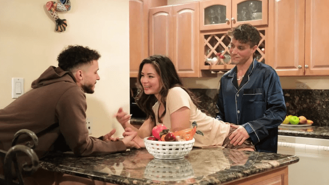 Động cơ thầm kín của đứa em gái cưng - qudphluo.sbs